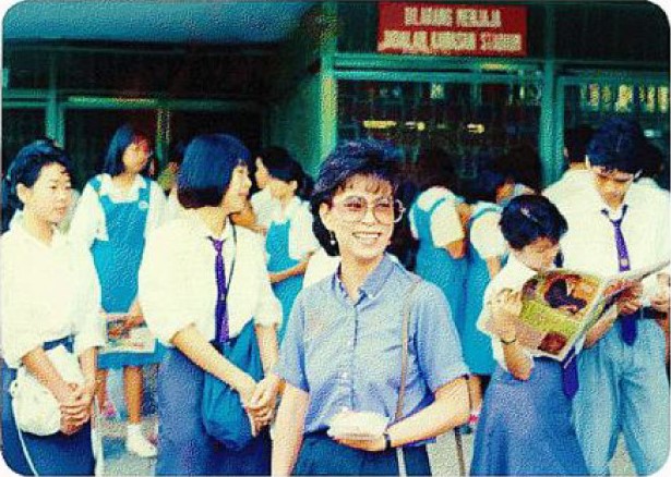Elizabeth accompanying her students on a school trip in 1987